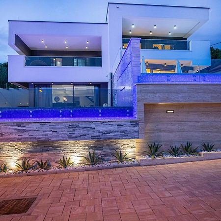 Villa Marassi With Heated Pool, Hot Tub And Sauna Цриквеница Экстерьер фото