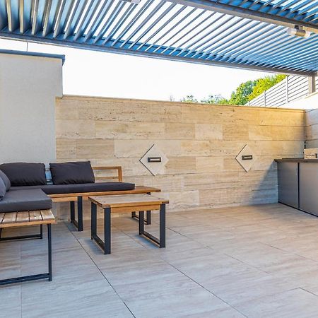 Villa Marassi With Heated Pool, Hot Tub And Sauna Цриквеница Экстерьер фото