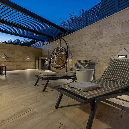 Villa Marassi With Heated Pool, Hot Tub And Sauna Цриквеница Экстерьер фото