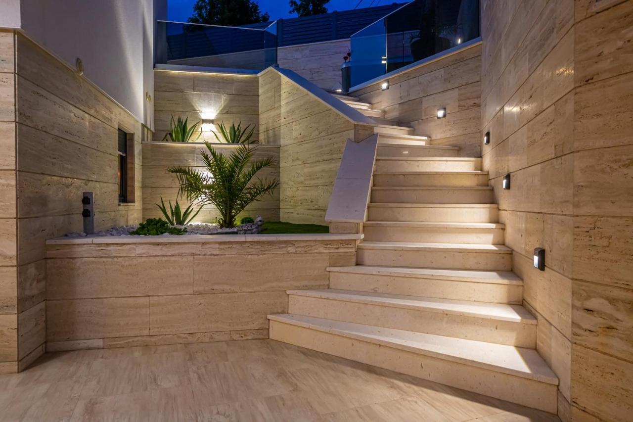 Villa Marassi With Heated Pool, Hot Tub And Sauna Цриквеница Экстерьер фото