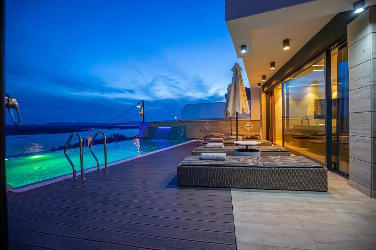 Villa Marassi With Heated Pool, Hot Tub And Sauna Цриквеница Экстерьер фото