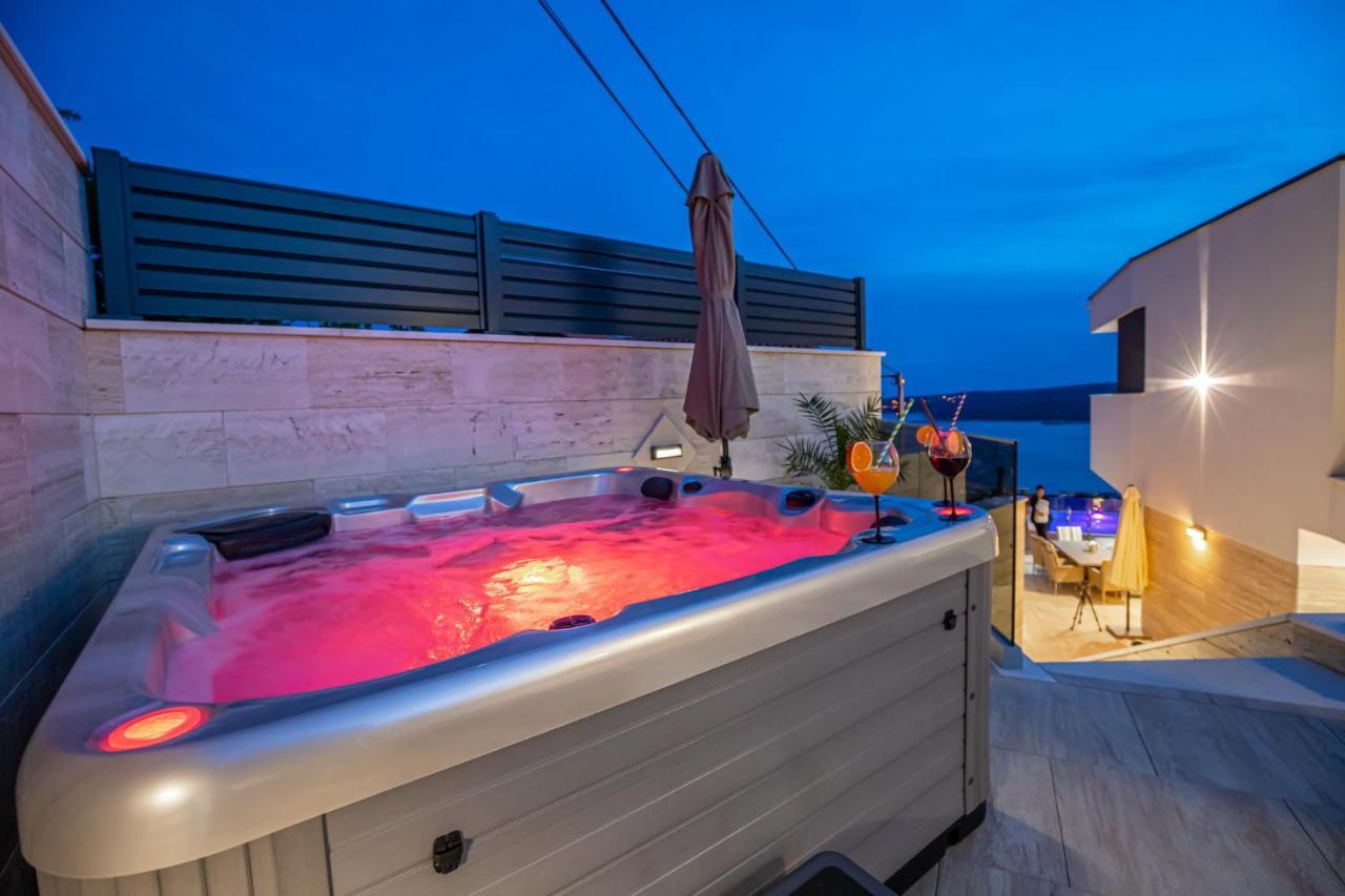 Villa Marassi With Heated Pool, Hot Tub And Sauna Цриквеница Экстерьер фото