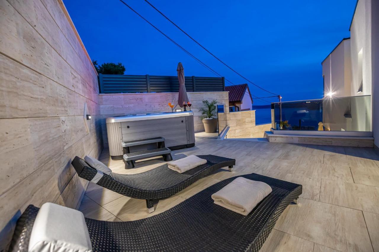 Villa Marassi With Heated Pool, Hot Tub And Sauna Цриквеница Экстерьер фото