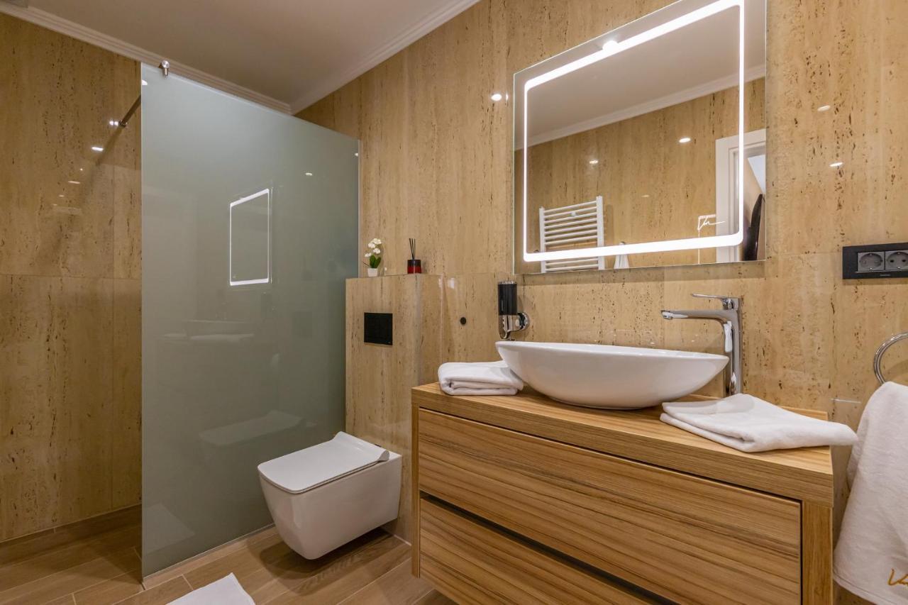 Villa Marassi With Heated Pool, Hot Tub And Sauna Цриквеница Экстерьер фото