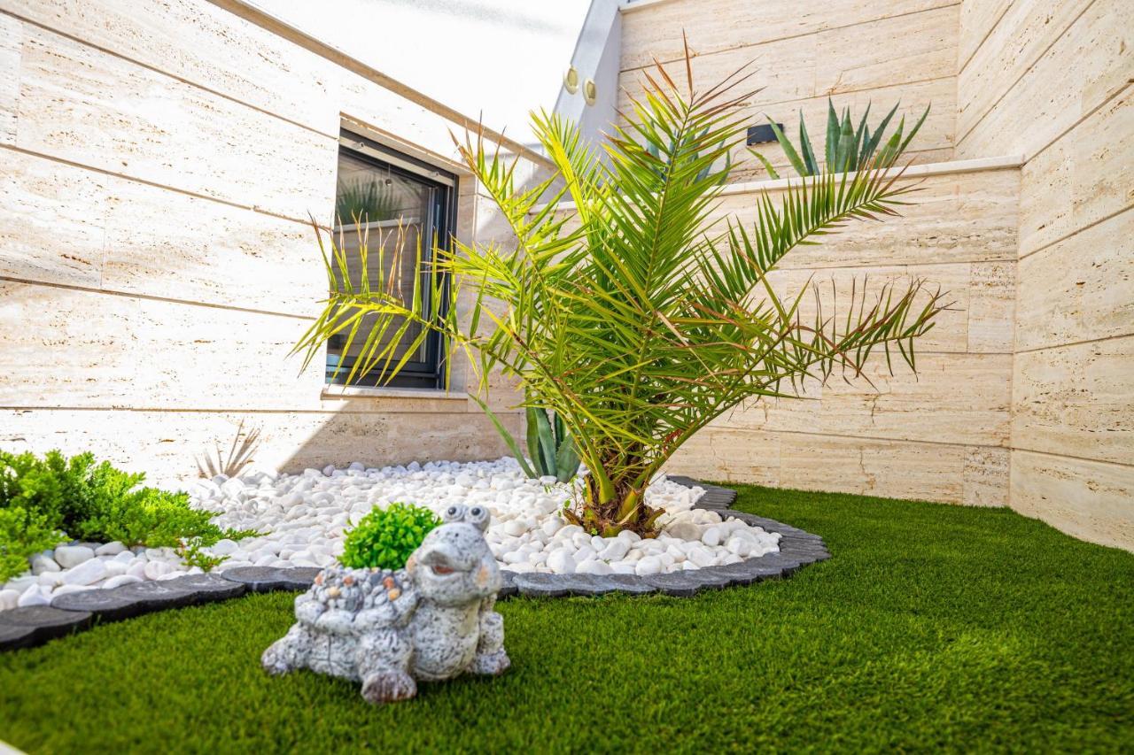 Villa Marassi With Heated Pool, Hot Tub And Sauna Цриквеница Экстерьер фото