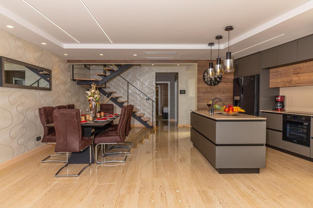 Villa Marassi With Heated Pool, Hot Tub And Sauna Цриквеница Экстерьер фото
