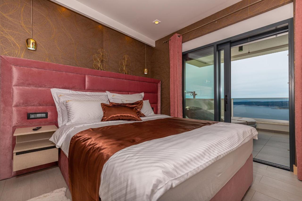 Villa Marassi With Heated Pool, Hot Tub And Sauna Цриквеница Экстерьер фото