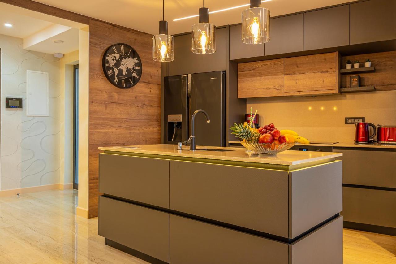 Villa Marassi With Heated Pool, Hot Tub And Sauna Цриквеница Экстерьер фото