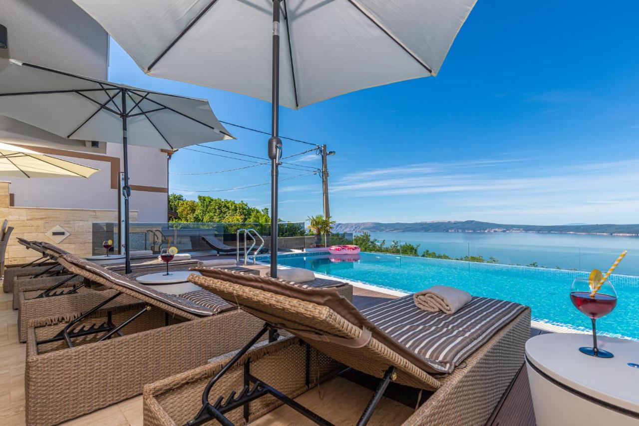 Villa Marassi With Heated Pool, Hot Tub And Sauna Цриквеница Экстерьер фото