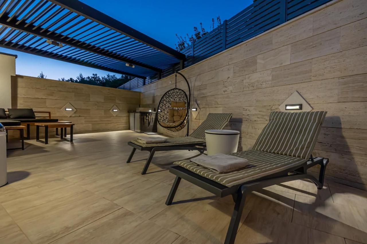 Villa Marassi With Heated Pool, Hot Tub And Sauna Цриквеница Экстерьер фото